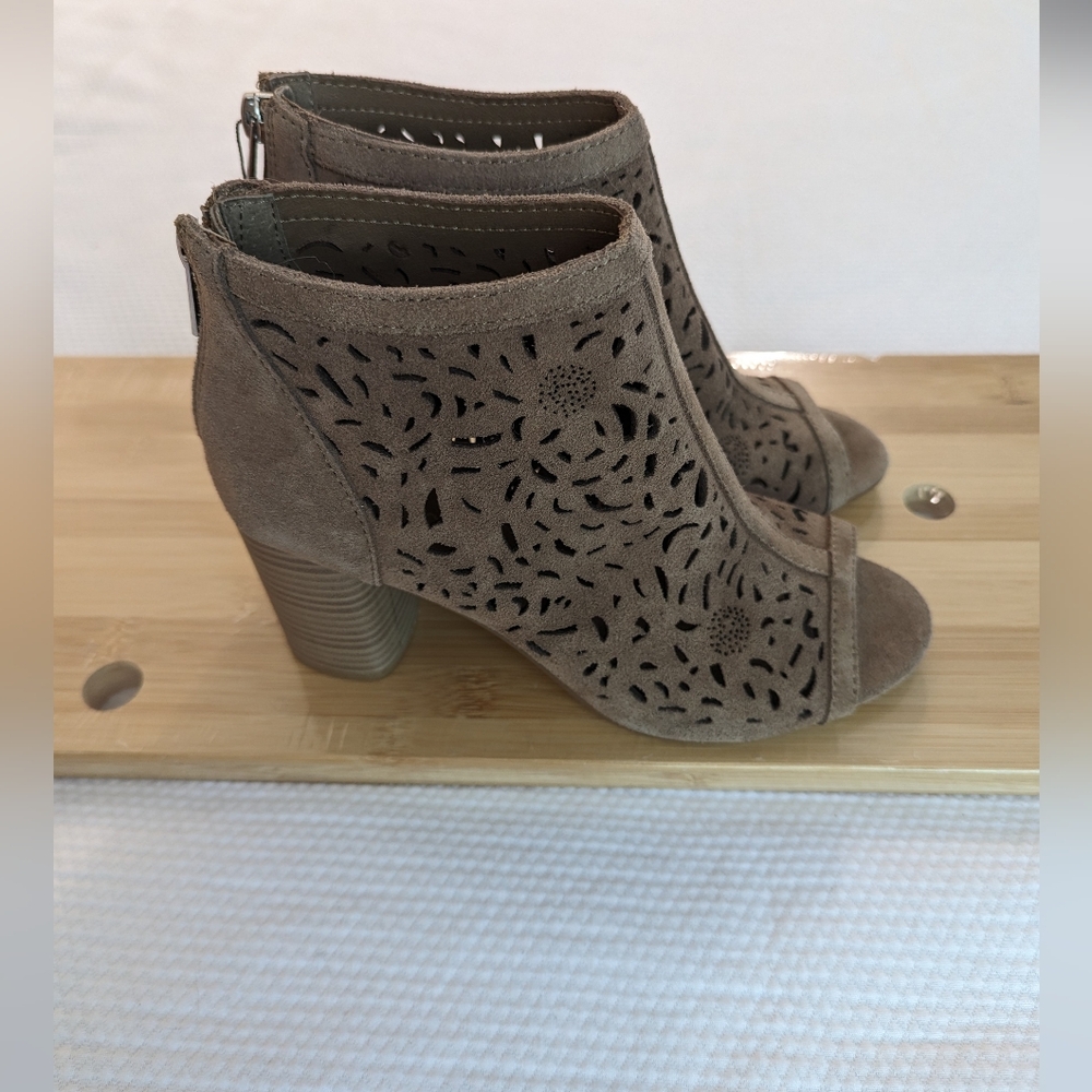 American Rag Women's Shoes Sandals Heel Taupe Size 6.5 .